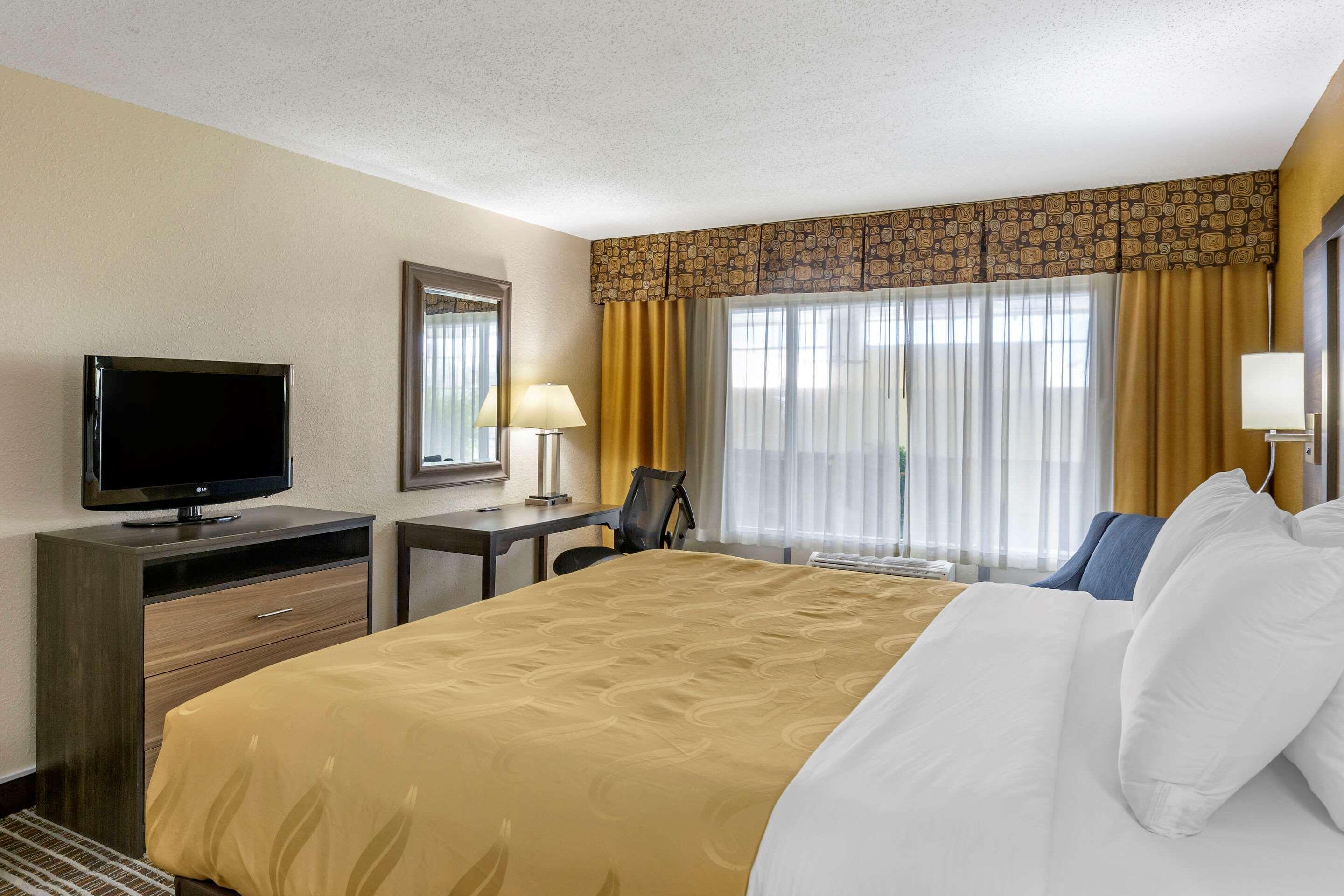 Quality Inn & Suites - Greensboro-High Point Екстериор снимка