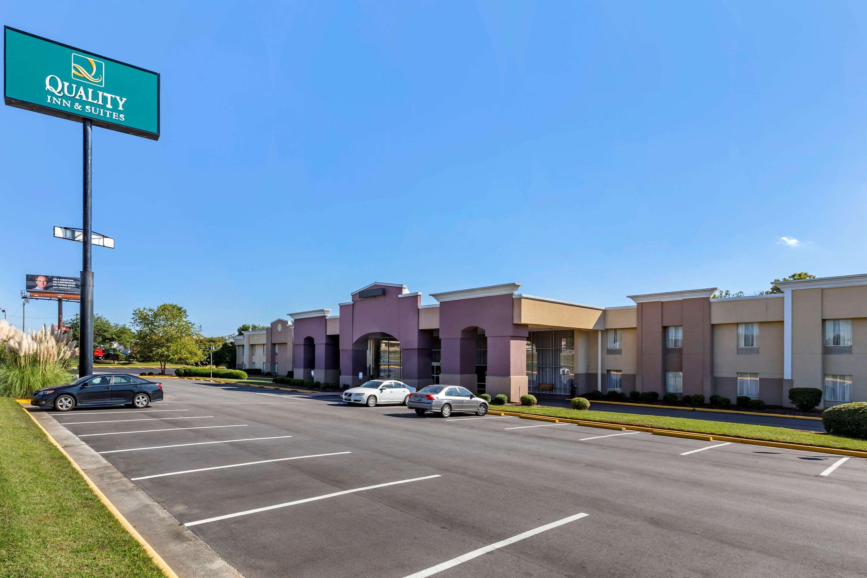 Quality Inn & Suites - Greensboro-High Point Екстериор снимка