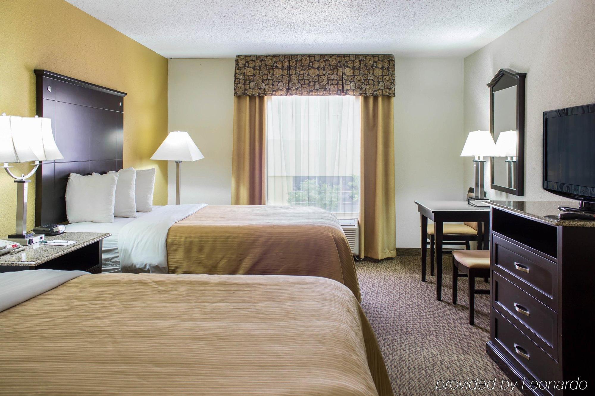 Quality Inn & Suites - Greensboro-High Point Екстериор снимка