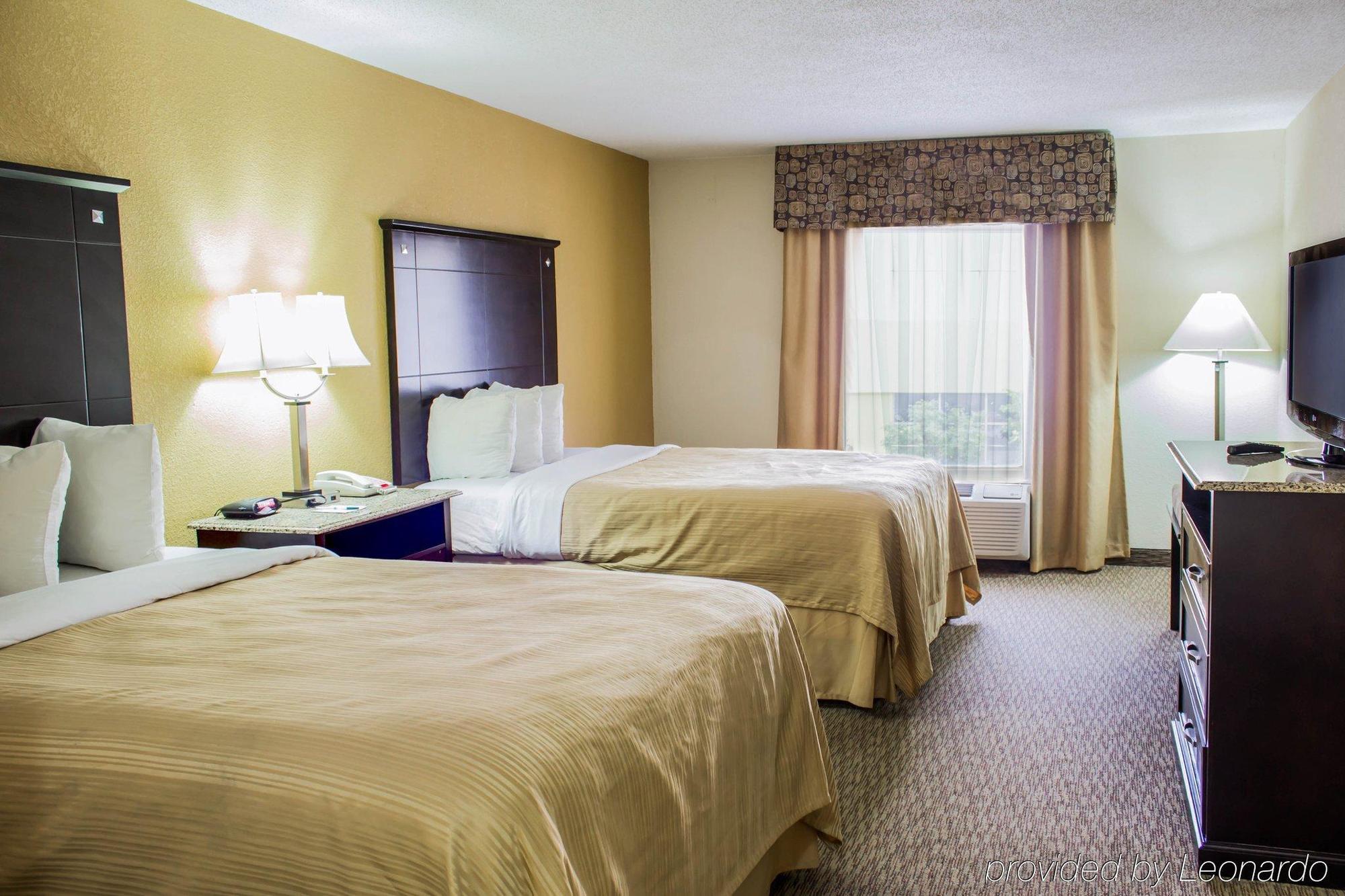 Quality Inn & Suites - Greensboro-High Point Екстериор снимка